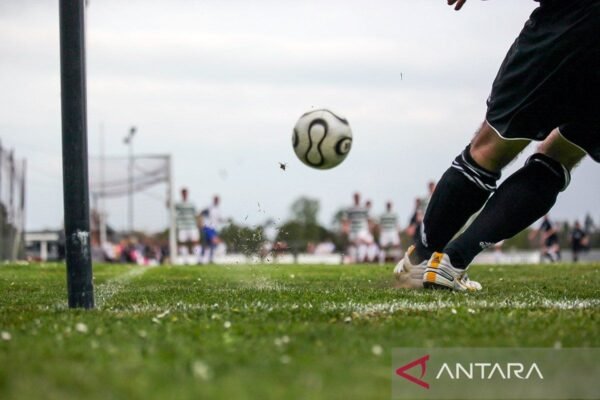 Berikut beberapa alternatif judul untuk "Adrian Wibowo Jalani Debut Bersama LA FC":

1. "Debut Pertama Adrian Wibowo Bersama LA FC"
2. "Adrian Wibowo Memulai Karirnya di LA FC"
3. "LA FC Sambut Kedatangan Adrian Wibowo di Debutnya"
4. "Adrian Wibowo Lakukan Debut Gemilang Bersama LA FC"
5. "Pertandingan Perdana Adrian Wibowo Bersama LA FC"
6. "LA FC Perkenalkan Adrian Wibowo: Momen Debutnya"
7. "Debut Spektakuler Adrian Wibowo di LA FC"
8. "Adrian Wibowo Resmi Bergabung: Debut Pertama di LA FC"

Semoga salah satu judul ini cocok!