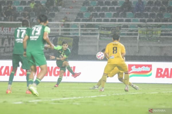 Persebaya Targetkan Kemenangan Meski Tanpa Kehadiran Paul Munster