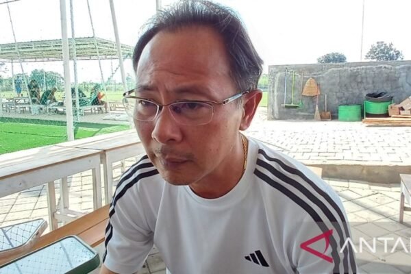 Berikut beberapa alternatif judul untuk "Persik Bangun Konsistensi Pemain Saat Pertandingan":

1. "Persik Membangun Kestabilan Permainan di Setiap Pertandingan"
2. "Persik Fokus pada Konsistensi Pemain di Laga-Laga Penting"
3. "Menciptakan Kinerja Stabil: Upaya Persik pada Konsistensi Pemain"
4. "Persik Genjot Konsistensi Pemain dalam Setiap Pertandingan"
5. "Strategi Persik untuk Meningkatkan Konsistensi Tim di Laga"
6. "Persik Berusaha Menguatkan Kinerja Pemain dalam Setiap Pertandingan"
7. "Membangun Komitmen Tim: Konsistensi Pemain dalam Fokus Persik" 

Silakan pilih atau modifikasi sesuai yang diinginkan!