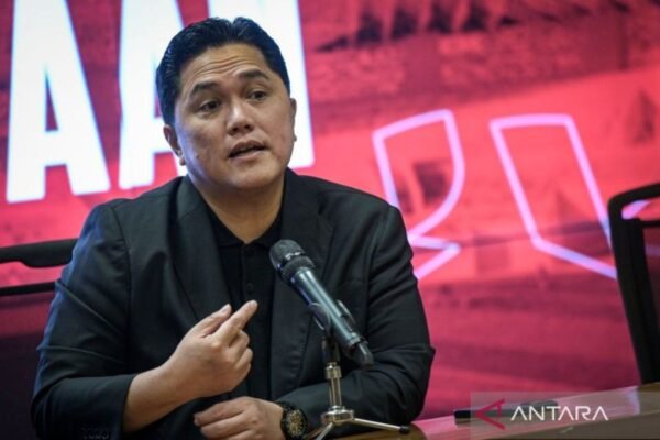 Berikut beberapa alternatif judul untuk "Rapat Paripurna Setujui Naturalisasi Mauro dan Miliano Jonathans":

1. "Rapat Paripurna Menyetejui Proses Naturalisasi Mauro dan Miliano Jonathans"
2. "Pengesahan Naturalisasi Mauro dan Miliano Jonathans dalam Rapat Paripurna"
3. "Rapat Paripurna: Naturalisasi Mauro dan Miliano Jonathans Diterima"
4. "Mauro dan Miliano Jonathans Dapat Status Warga Negara dalam Rapat Paripurna"
5. "Keputusan Rapat Paripurna: Naturalisasi Mauro dan Miliano Jonathans Resmi Disetujui"

Silakan pilih yang paling sesuai atau memodifikasi lebih lanjut!