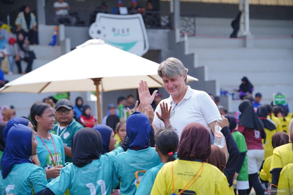Berikut adalah beberapa alternatif judul untuk "Kuantitas dan Kualitas MLSC Bekasi Seri 1 Alami Peningkatan":

1. "Peningkatan Kuantitas dan Kualitas MLSC Bekasi Seri 1"
2. "MLSC Bekasi Seri 1: Meningkatnya Kuantitas dan Kualitas"
3. "Kualitas dan Kuantitas MLSC Bekasi Seri 1 Mencapai Peningkatan"
4. "Seri 1 MLSC Bekasi: Peningkatan dalam Kuantitas dan Kualitas"
5. "MLSC Bekasi Seri 1: Transformasi Kuantitas dan Kualitas yang Positif"
6. "Kuantitas dan Kualitas Terbaik: Peningkatan MLSC Bekasi Seri 1"
7. "MLSC Bekasi Seri 1: Melihat Peningkatan Kuantitas dan Kualitas"

Silakan pilih atau modifikasi salah satu yang sesuai dengan kebutuhan Anda!